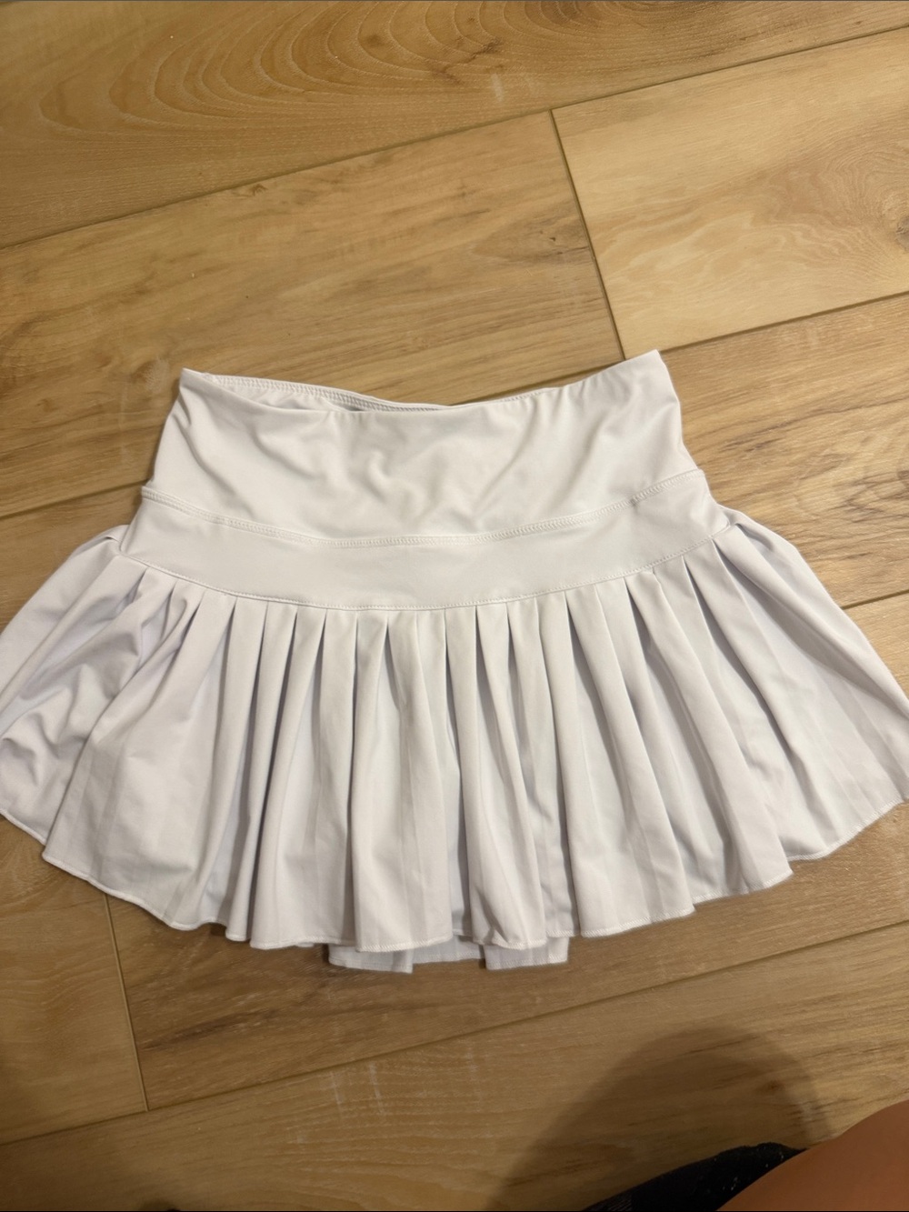 Goldhinge white skirt